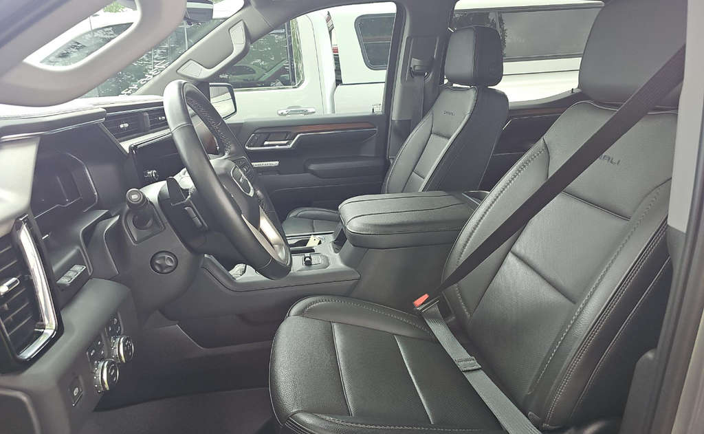 Used 2024 Silver GMC Denali image 4