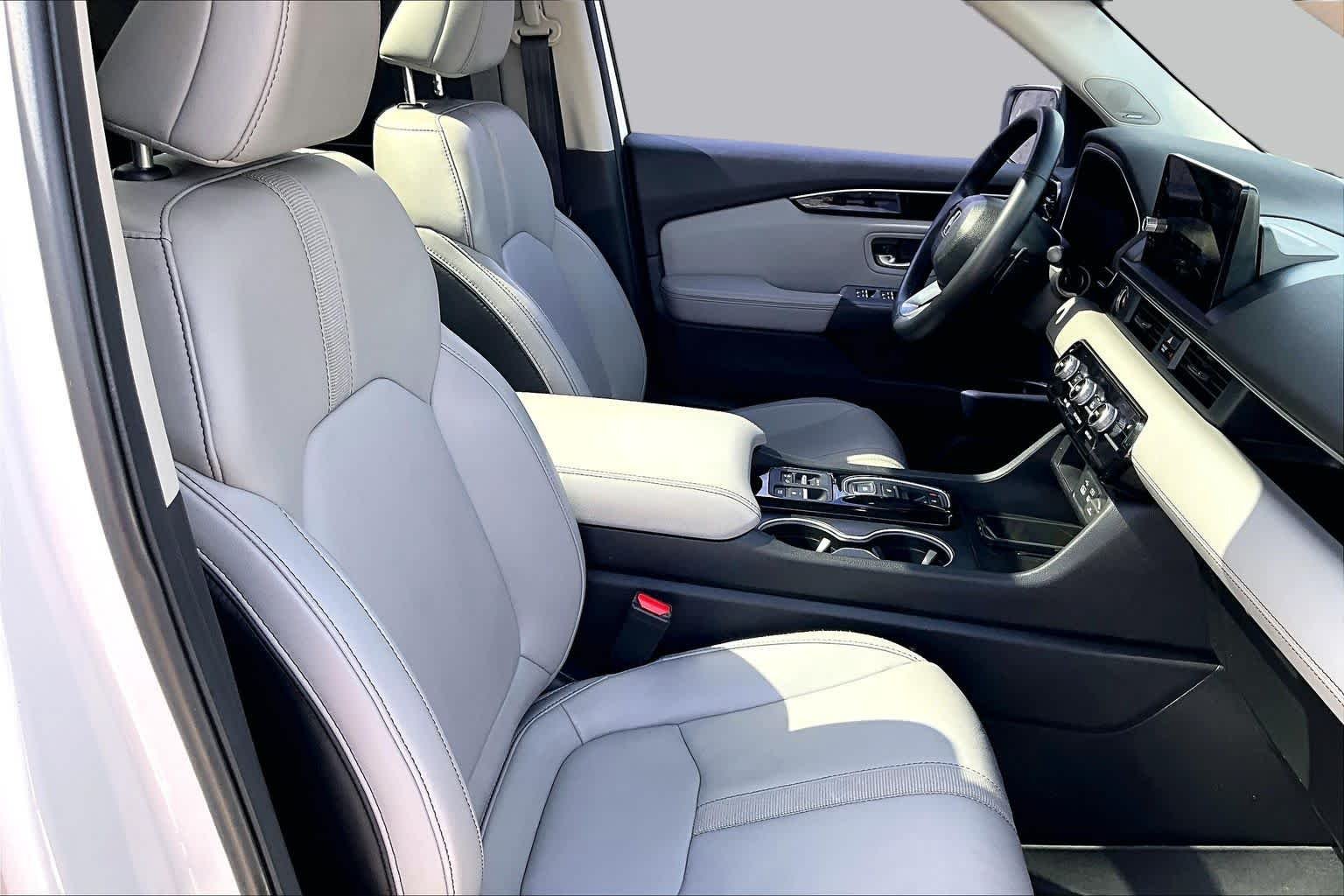 Used 2023 Platinum White Pearl Honda Touring image 9