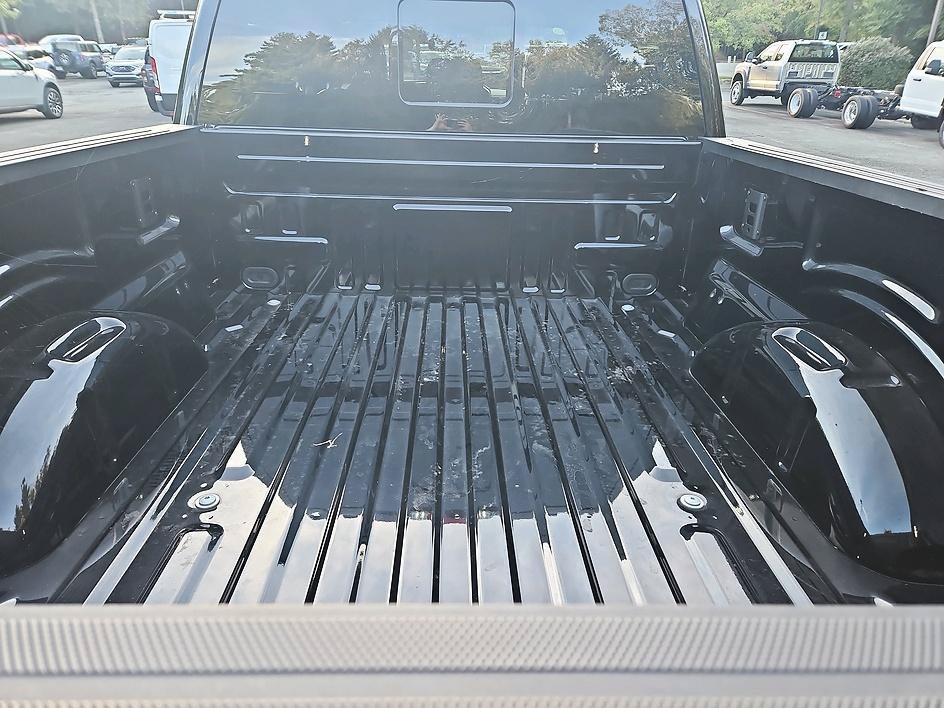 Used 2025 Black Metallic Ford LARIAT image 22