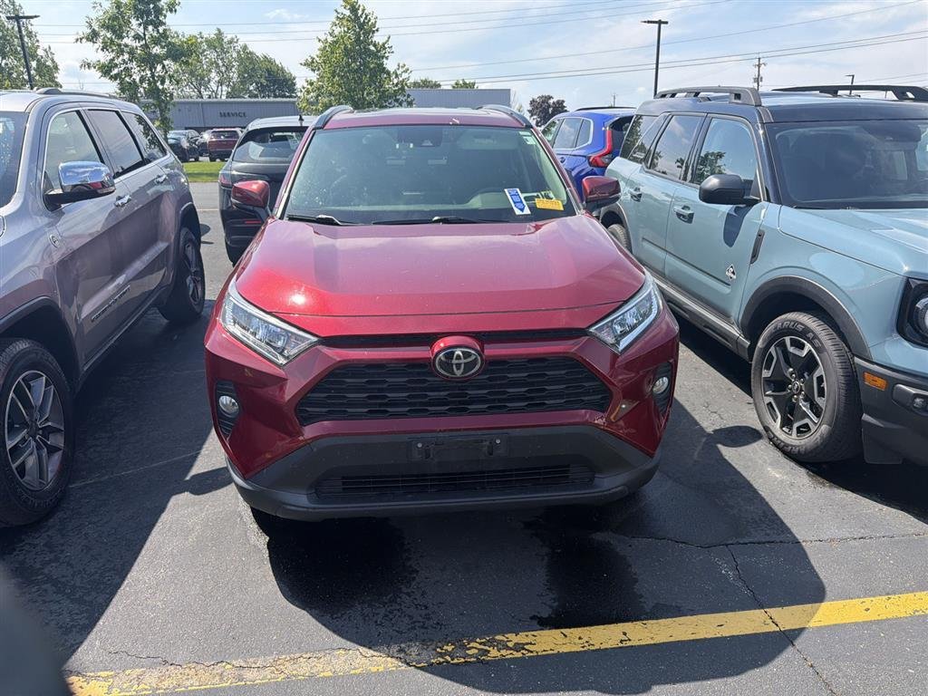 Used 2019 Ruby Flare Pearl Toyota XLE image 2