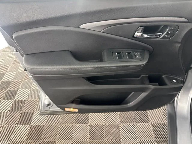 Used 2023 Silver Honda RTL-E image 22