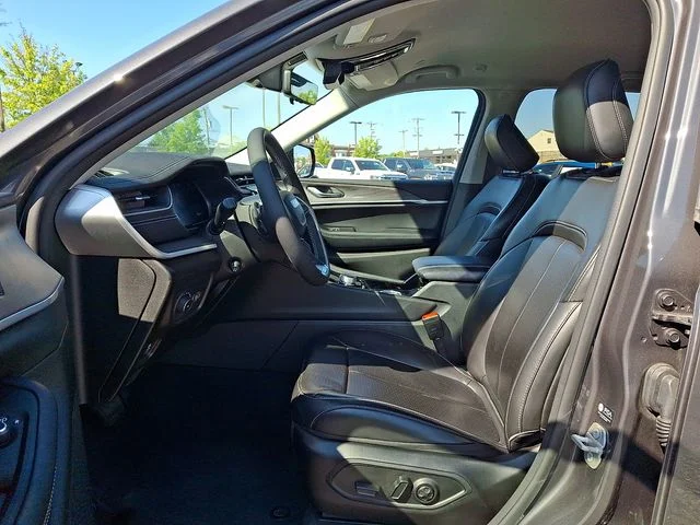 Used 2023 Gray Metallic Jeep Limited image 13