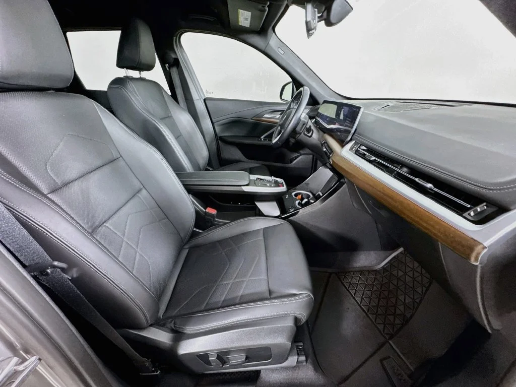 Used 2024 Silver BMW xDrive28i image 34