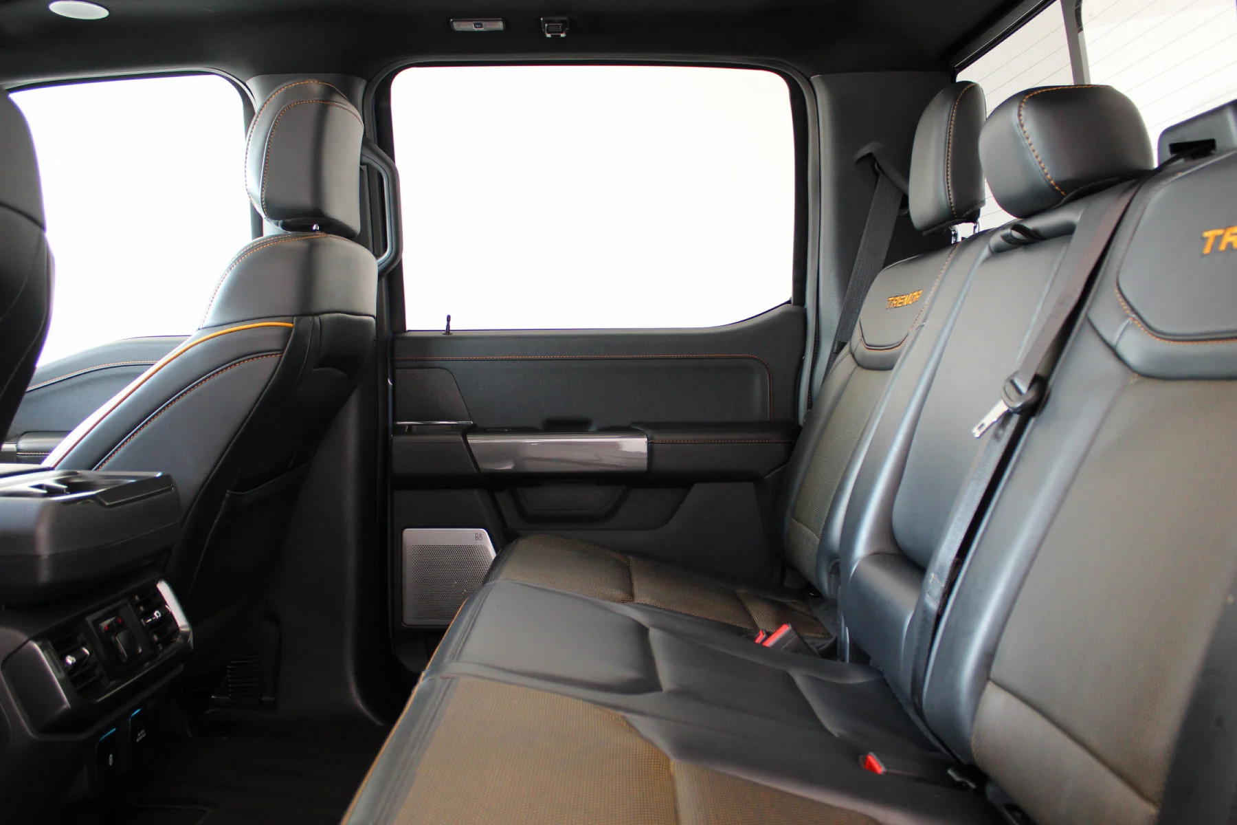 Used 2023 AZURE GRAY METALLIC TRICOAT Ford Tremor 4WD SuperCrew Box image 20