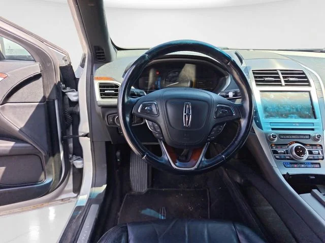 Used 2017 Silver Lincoln Reserve image 22