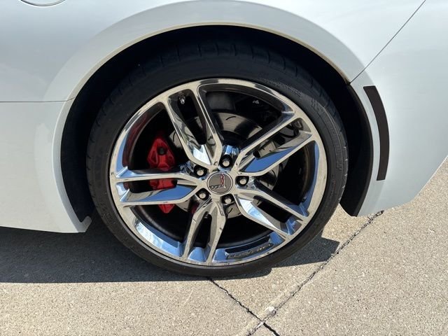 Used 2019 White Chevrolet Stingray Z51 image 9
