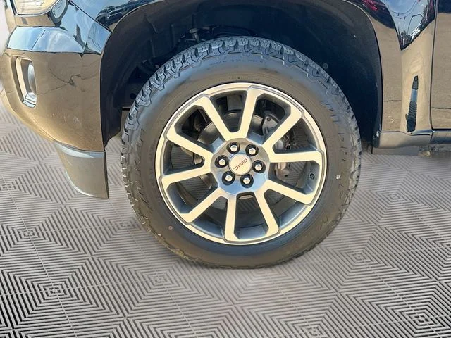 Used 2019 Black GMC Denali image 34