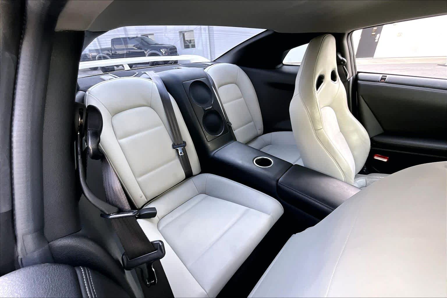 Used 2010 Pearl White Nissan Premium image 17