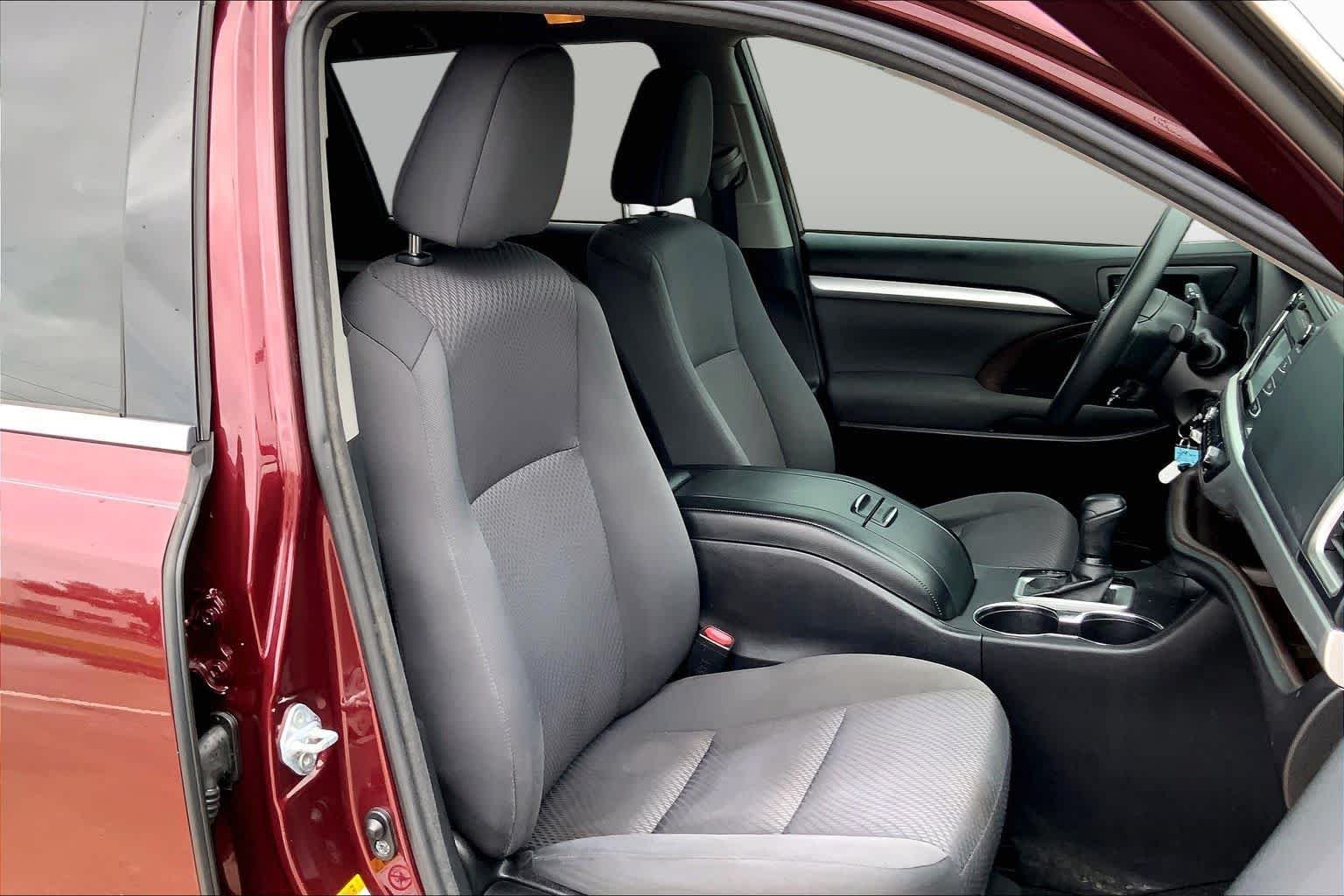 Used 2018 Ooh La La Rouge Mica Toyota LE image 9