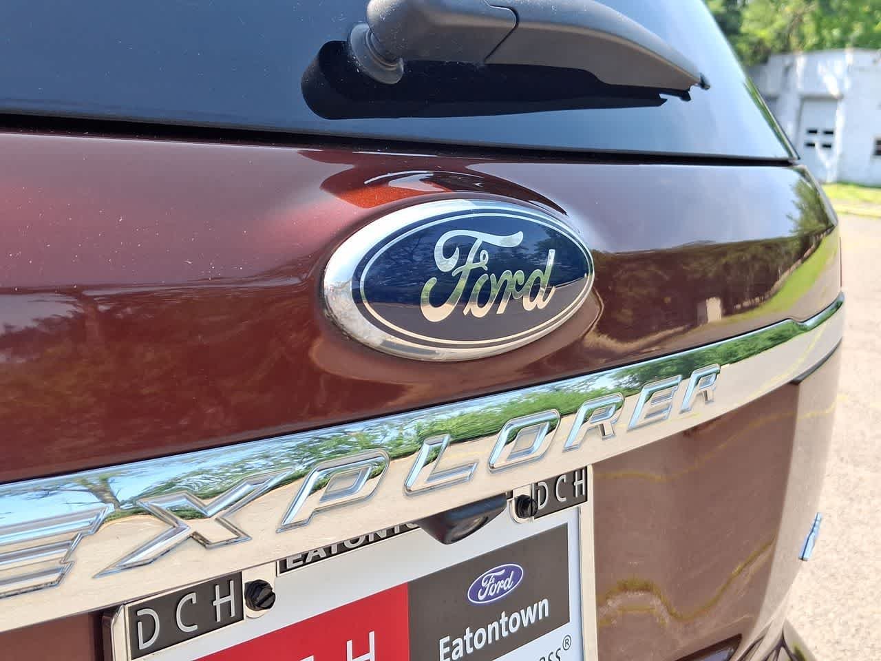 Used 2015 Bronze Fire Metallic Tinted Clearcoat Ford Limited image 28