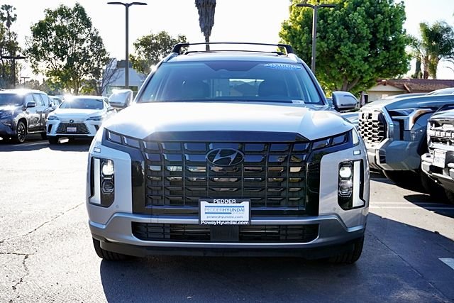 Used 2025 Silver Hyundai SEL Premium image 4