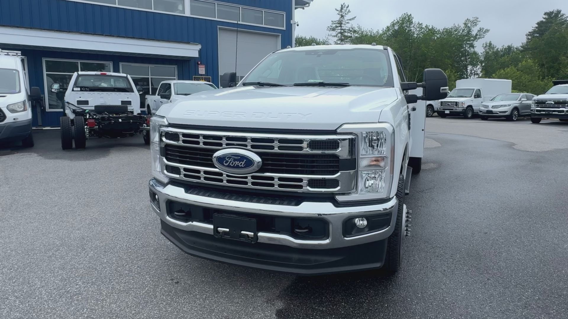 2025 Ford F-350 Super Duty Chassis Cab XL - Photo 17