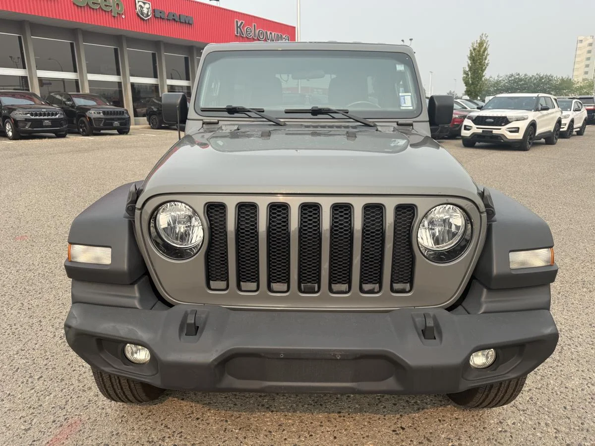 Used 2019 Grey Jeep Sport image 2