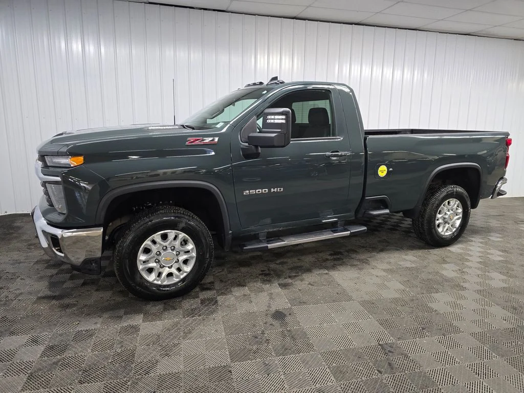 Used 2025 Gray Chevrolet LT image 6
