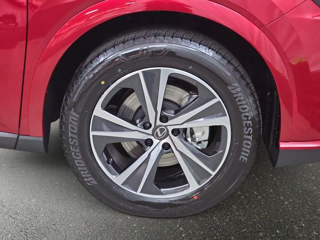 New 2026 Matador Red Mica Lexus PREMIUM image 29