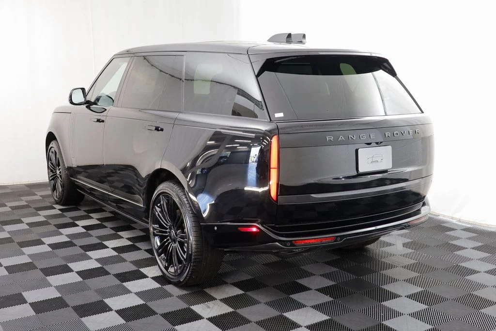 New 2025 Black Land Rover SE LWB 7 Passenger image 17