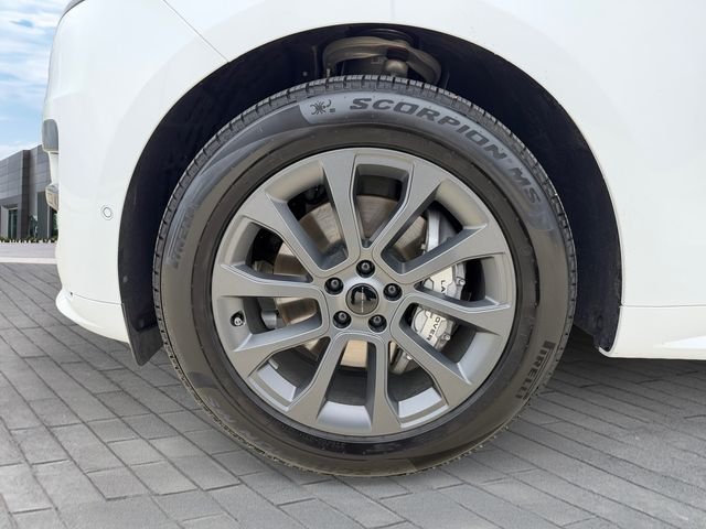 Certified Used 2026 White Land Rover Dynamic SE image 9