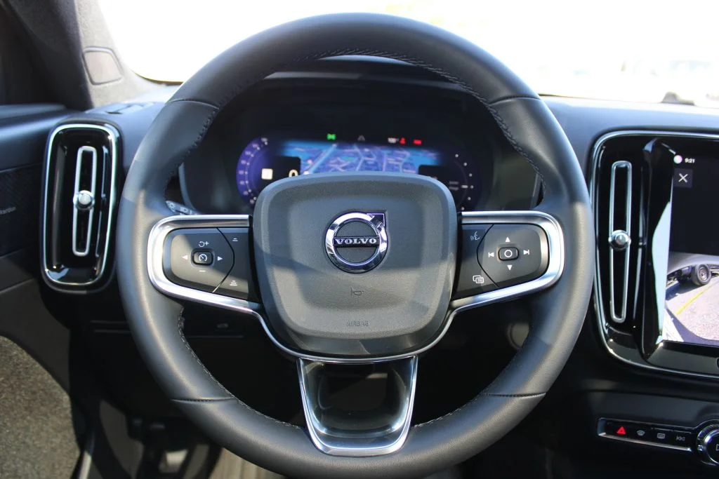 Used 2022 White Volvo Ultimate image 26