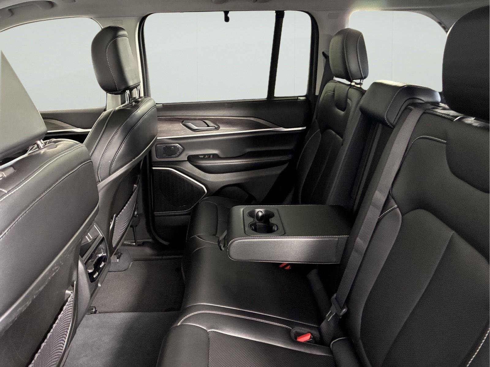 Used 2023 Diamond Black Crystal Pearlcoat Jeep 4xe image 36