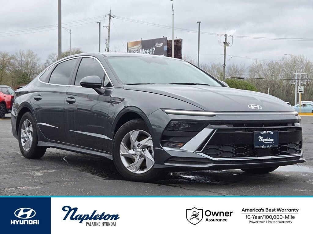 Used 2025 Gray Hyundai SE image 1