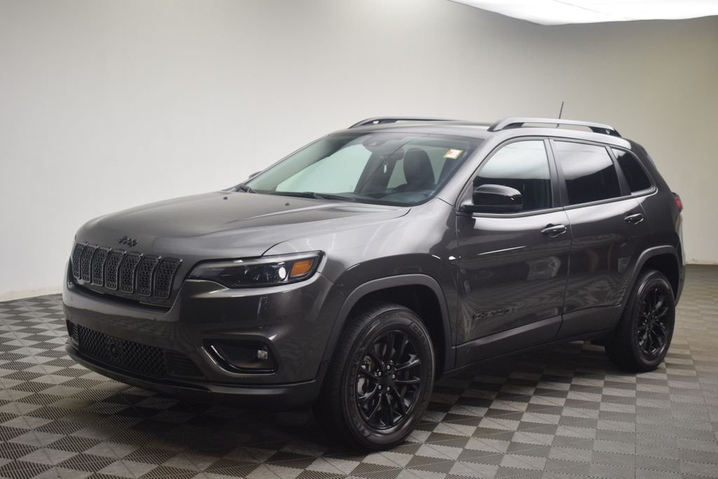 Used 2023 Gray Jeep Altitude image 2