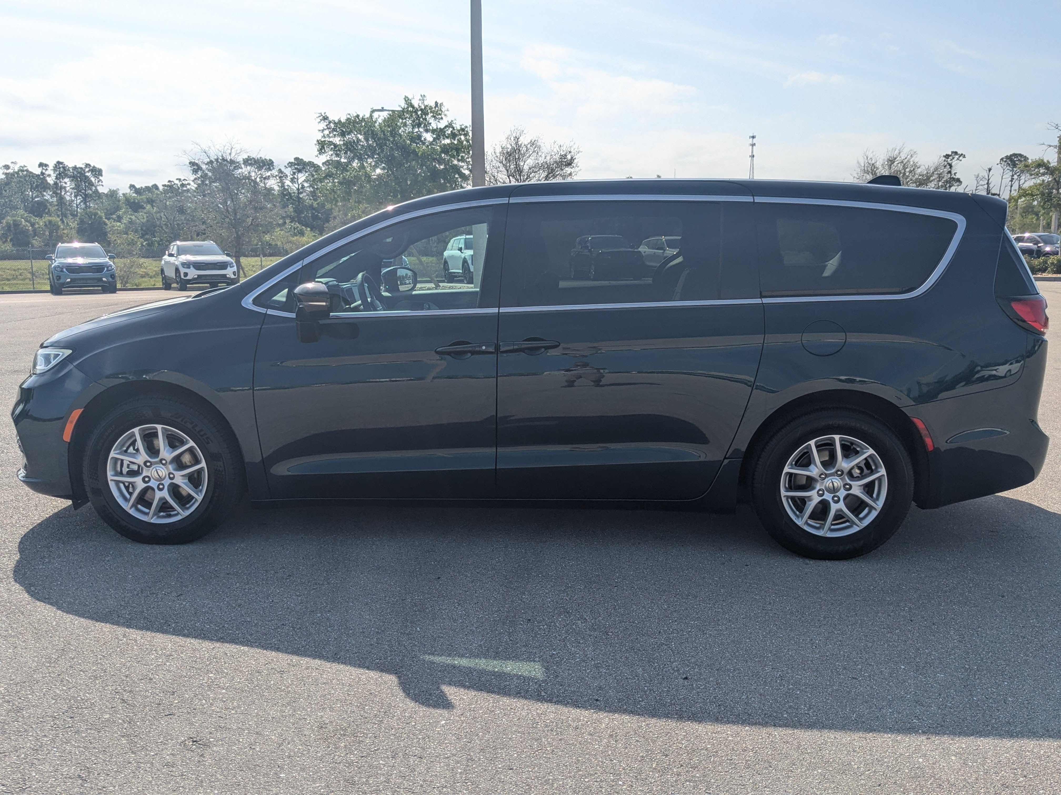 Used 2024 Fathom Blue Pearlcoat Chrysler Touring image 8