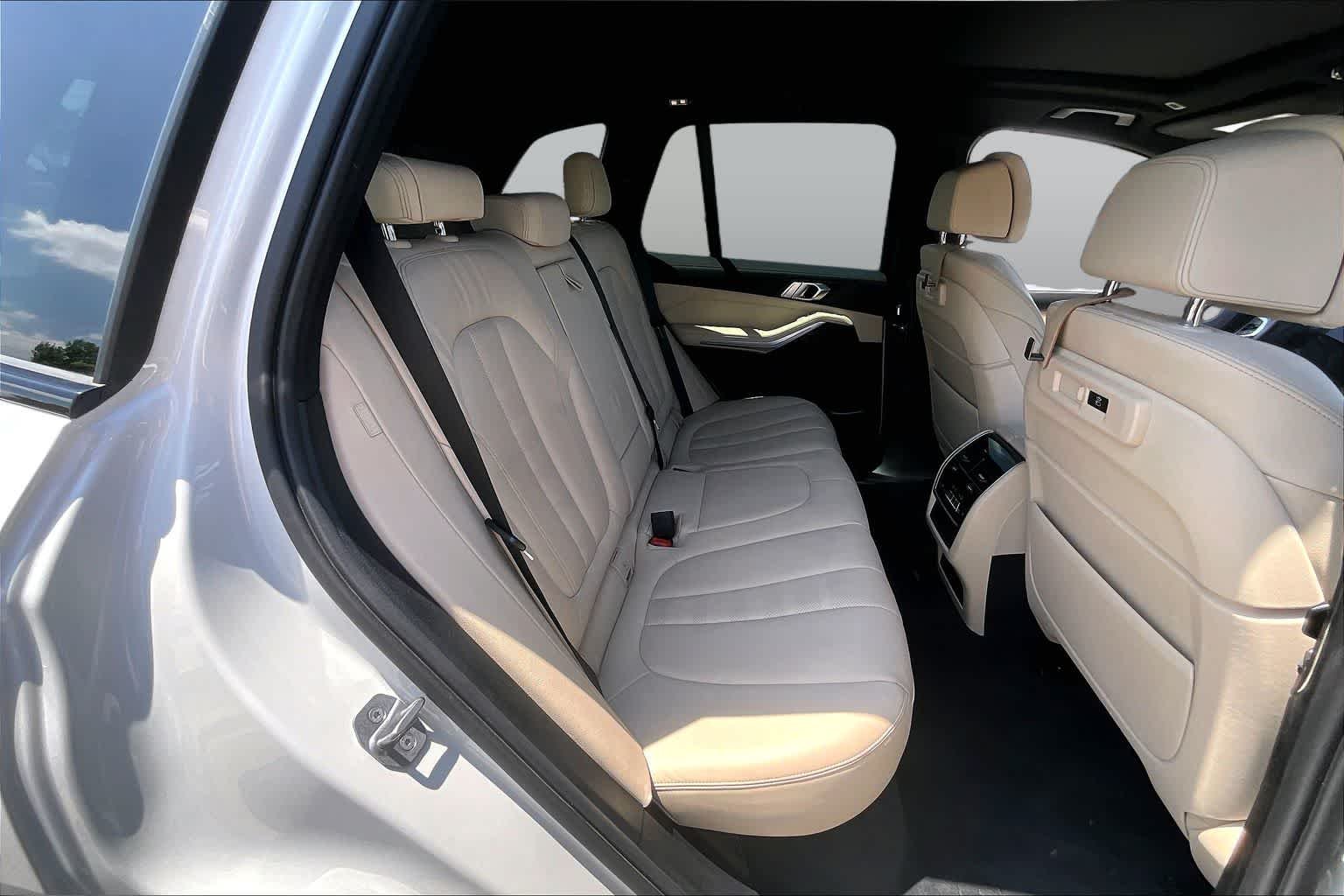 Used 2022 Mineral White Metallic BMW sDrive40i image 20