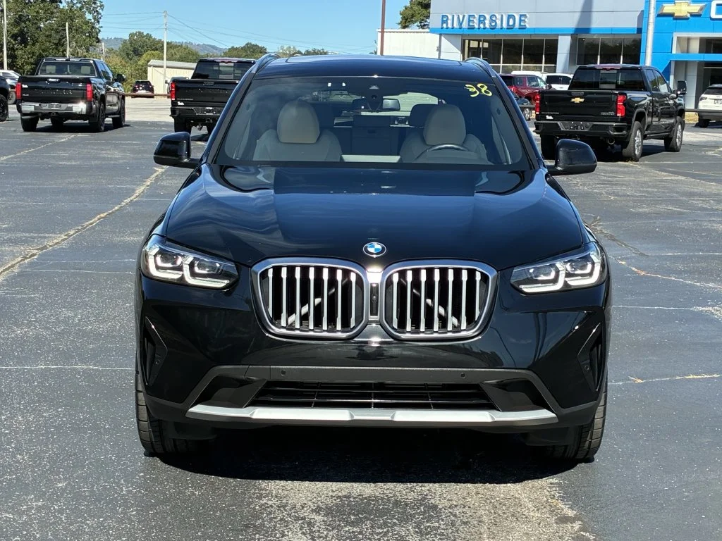 Used 2024 Black BMW xDrive30i image 7