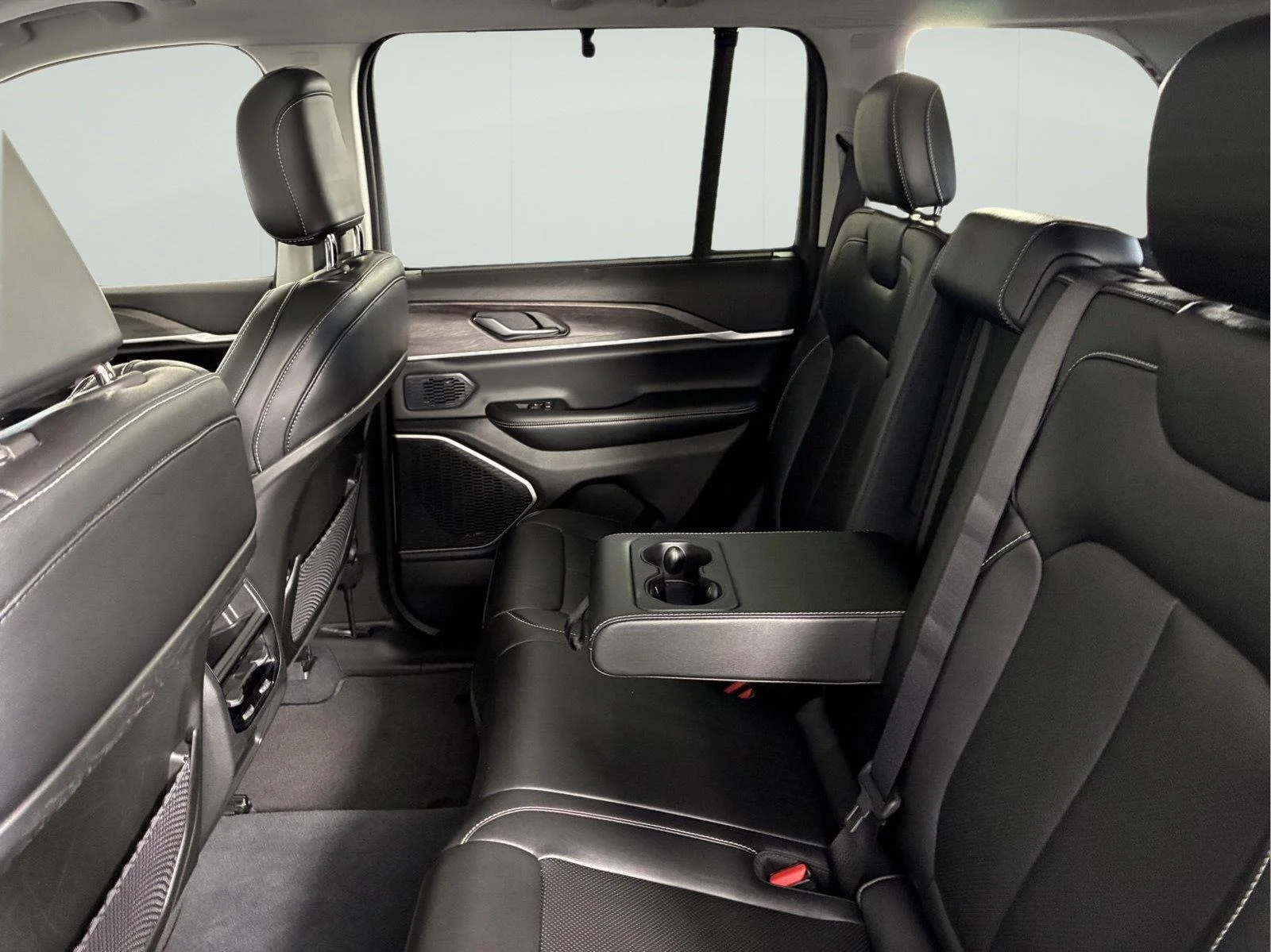 Used 2023 Diamond Black Crystal Pearlcoat Jeep 4xe image 35