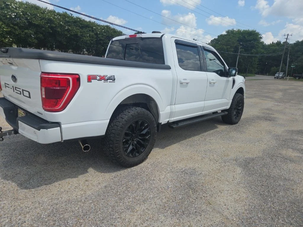 Used 2023 Oxford White Ford XLT image 10