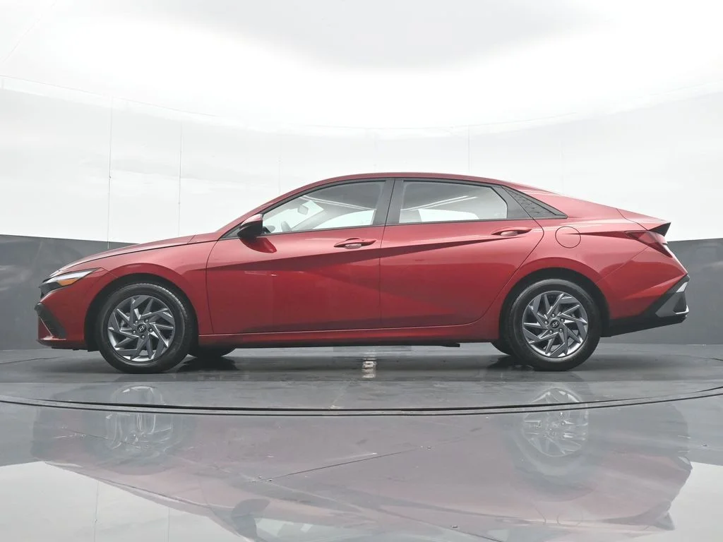 Used 2024 Red Hyundai SEL image 27