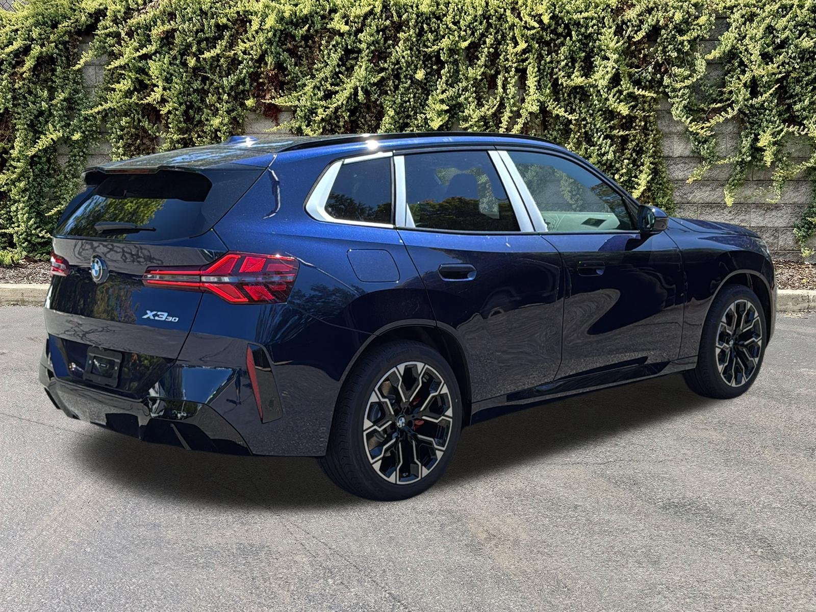 New 2026 Tanzanite Blue II Metallic BMW 30 xDrive image 4