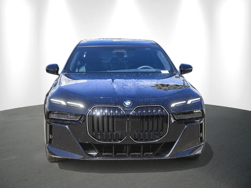2026 BMW 7 Series photo 2