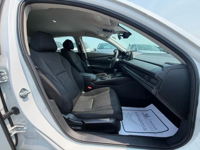 Used 2023 White Honda LX image 17