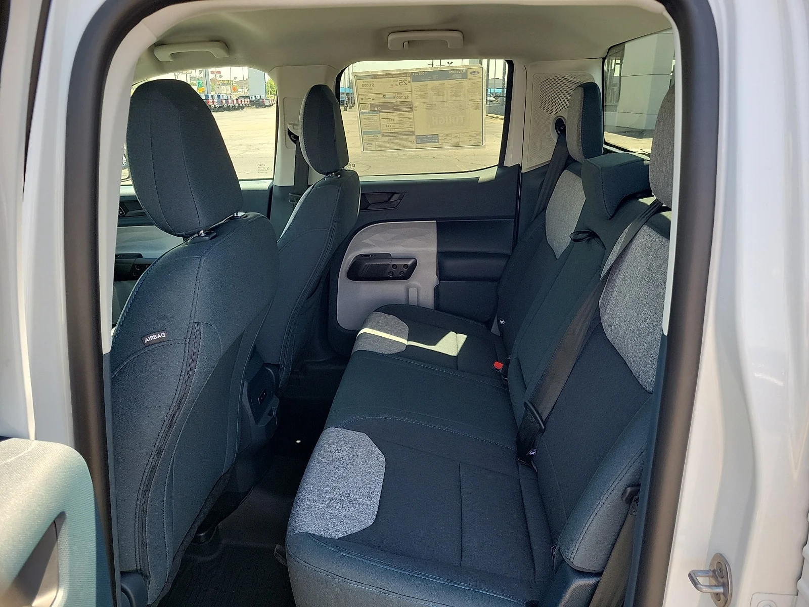 New 2025 Oxford White Ford XLT image 9