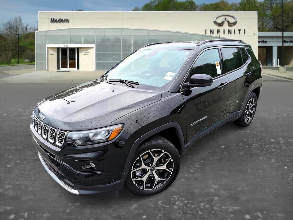 Used 2025 Diamond Black Crystal Pearlcoat Jeep Limited image 33