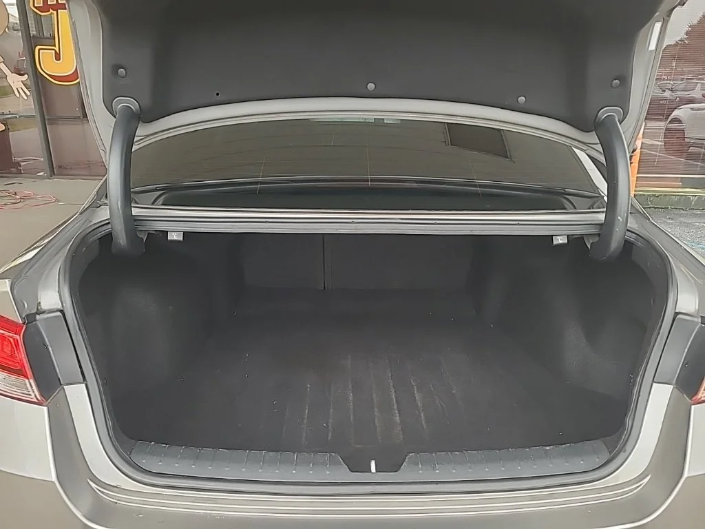 Used 2017 Silver Kia LX image 5