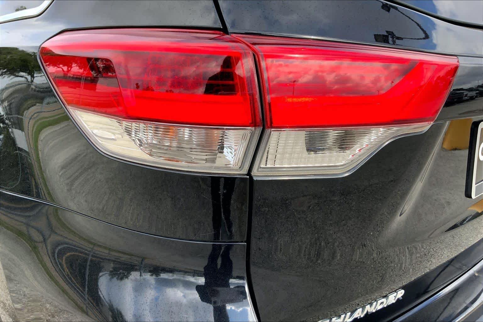 Used 2019 Midnight Black Metallic Toyota LE image 28