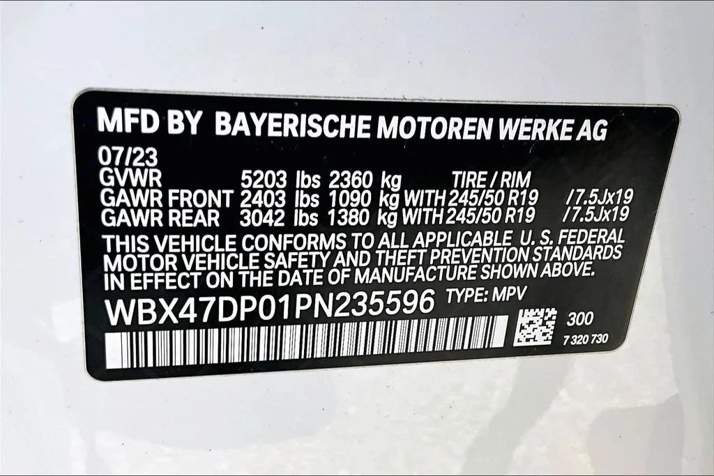 Used 2023 White BMW sDrive30i image 32