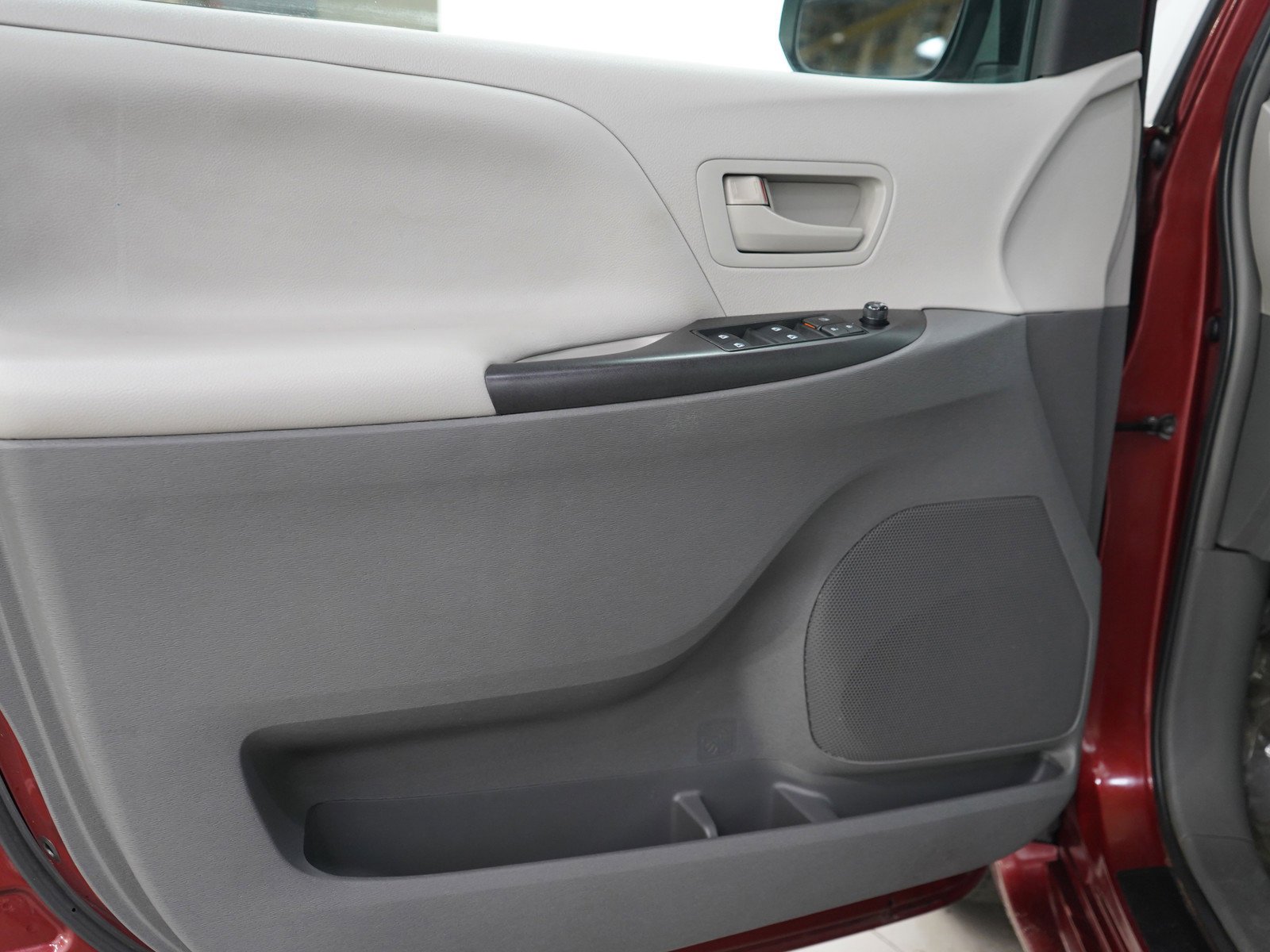 Used 2016 Salsa Red Pearl Toyota L image 20
