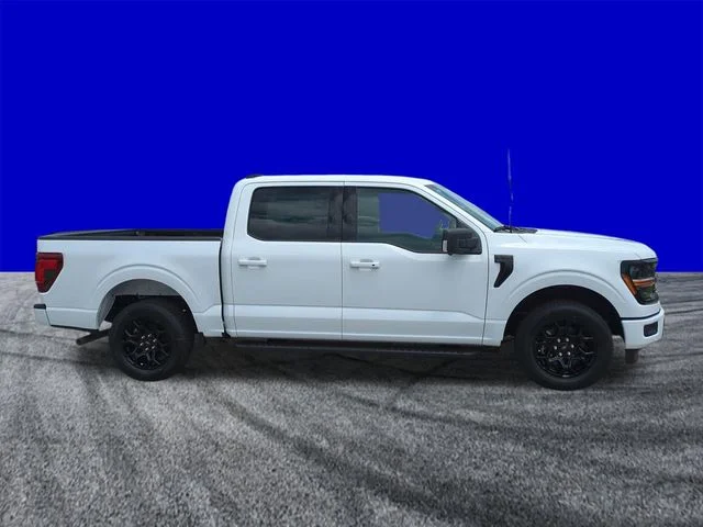 New 2026 Oxford White Ford XLT image 3