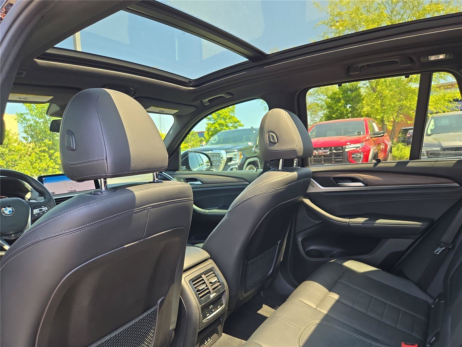 Used 2020 Black Sapphire Metallic BMW xDrive30i image 15