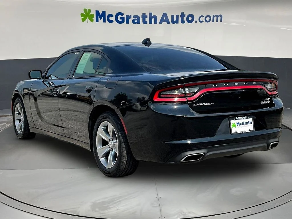Used 2016 Black Dodge SXT image 4