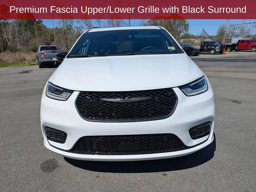 New 2026 Bright White Clear-Coat Exterior Paint Chrysler Limited image 11