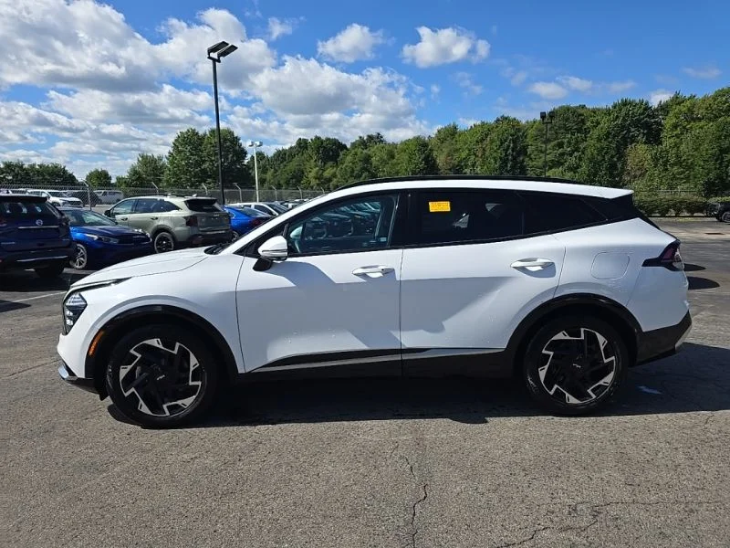 Used 2023 White Kia SX-Prestige image 4
