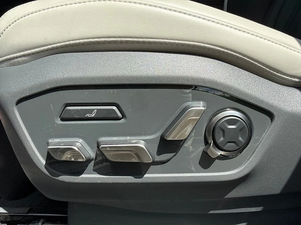 Used 2024 Snow White Pearl Kia GT-Line image 10