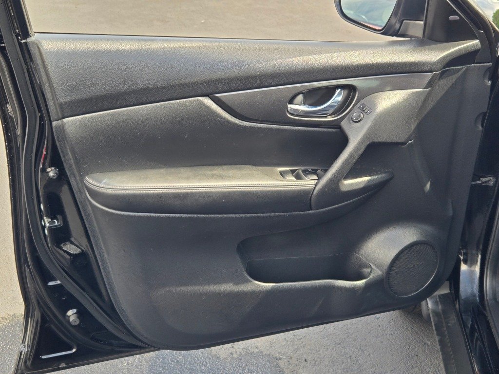 Used 2017 Black Nissan S image 17