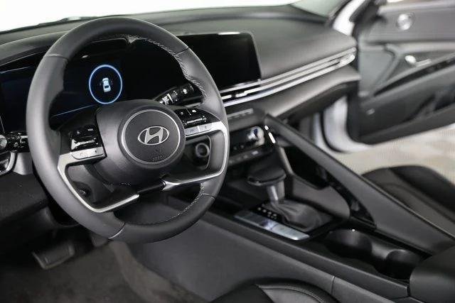 2025 Hyundai Elantra Limited - Photo 45