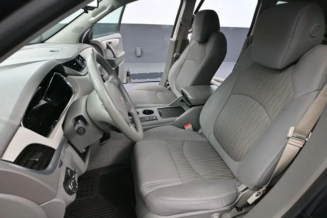 Used 2014 Gray Chevrolet LS image 22