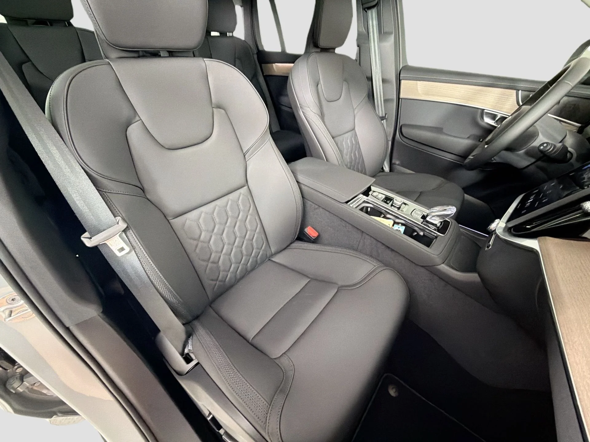 New 2026 Vapour Grey Volvo Core image 30